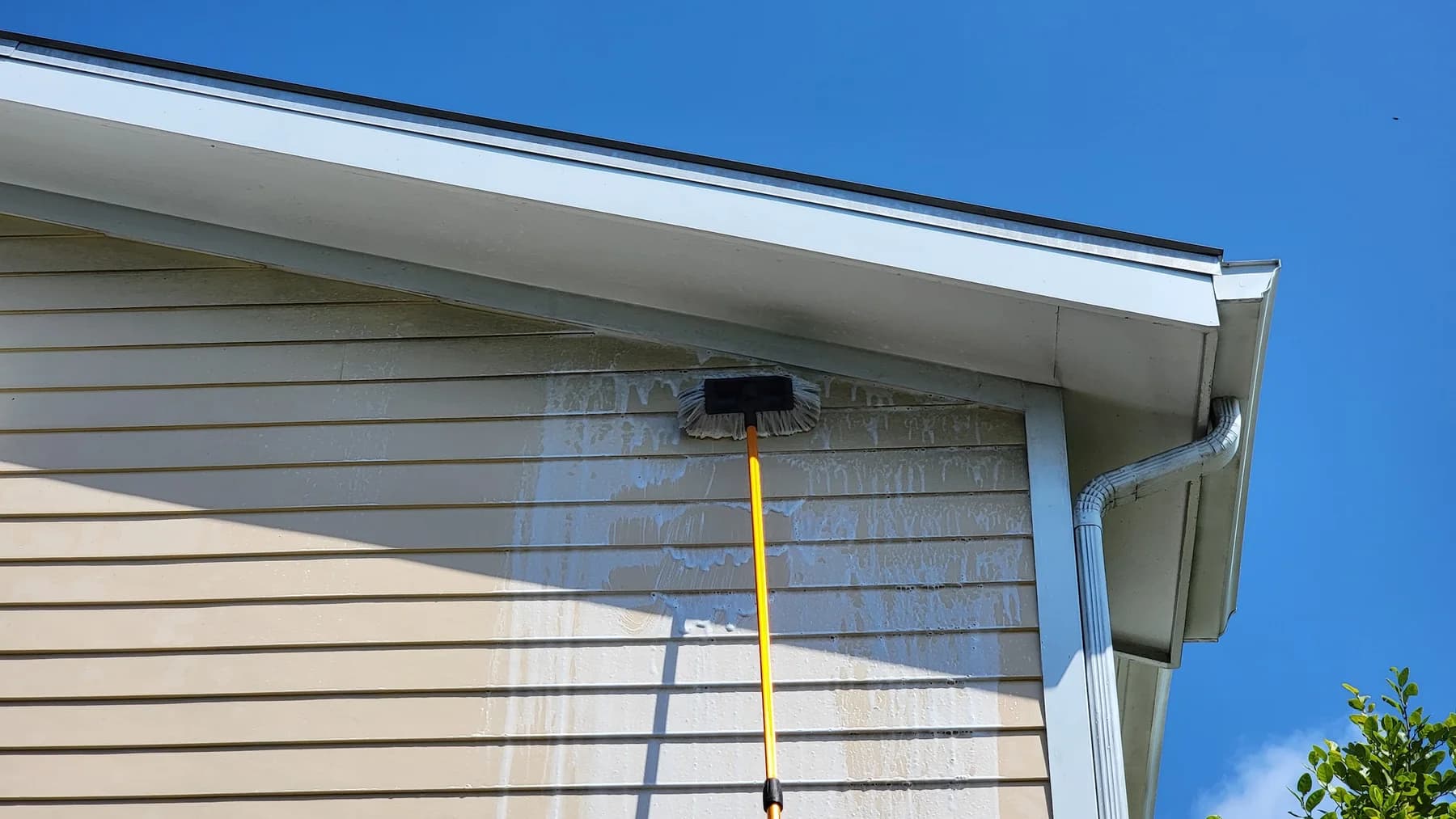 House pressure washing work by Leoserve in the Florida Keys (2)