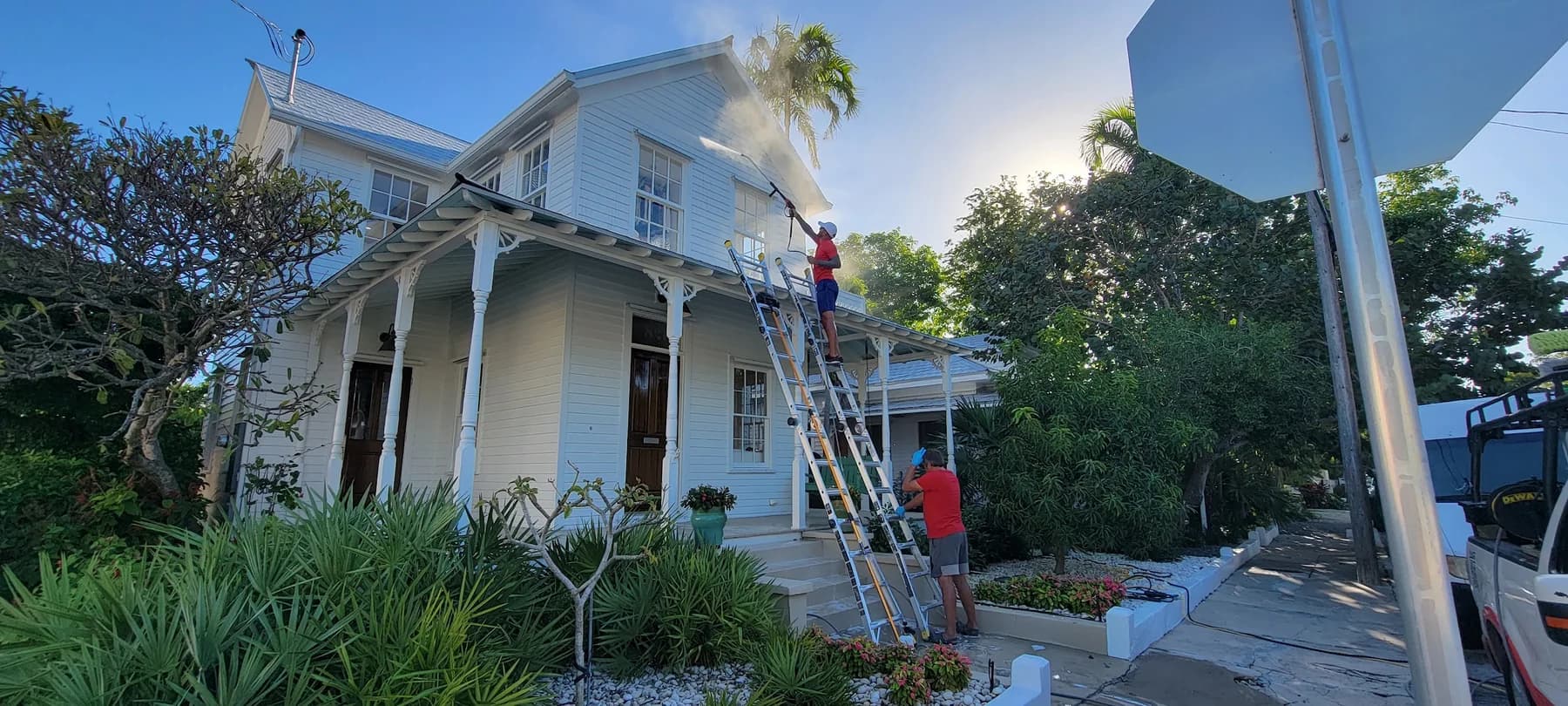 House pressure washing work by Leoserve in the Florida Keys (8)