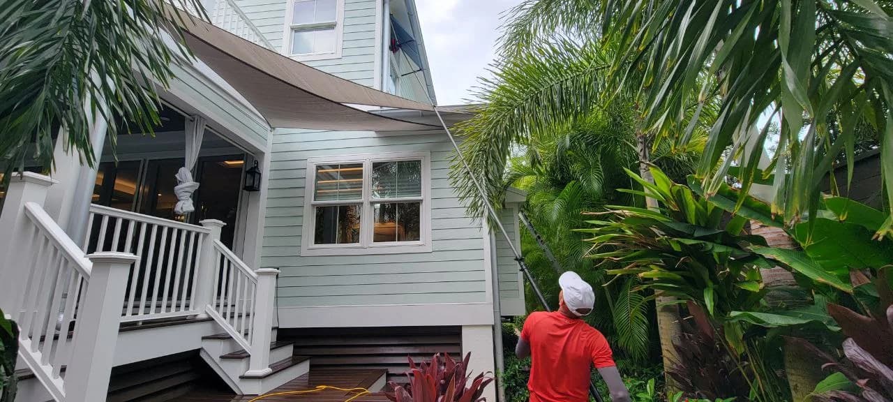 Window cleaning work by Leoserve in the Florida Keys (4)