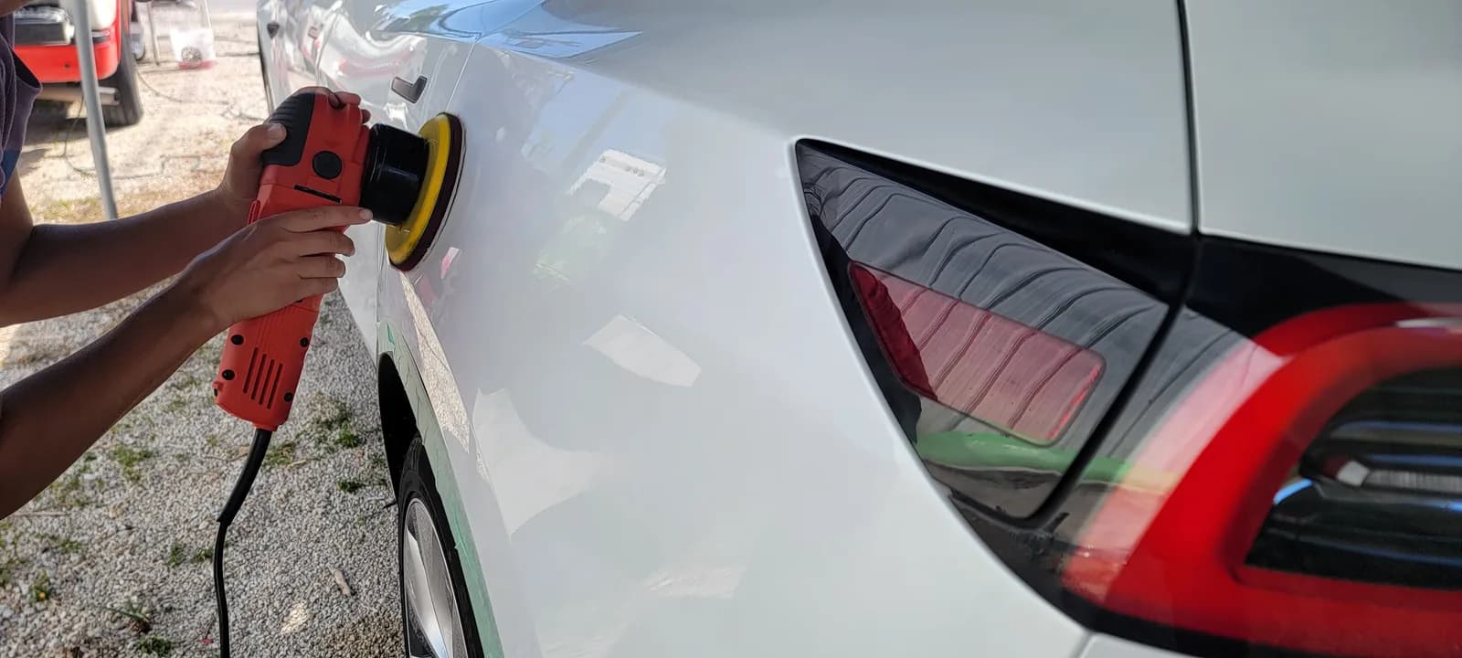 Leoserve technician machine-polishing a car to a swirl-free finish