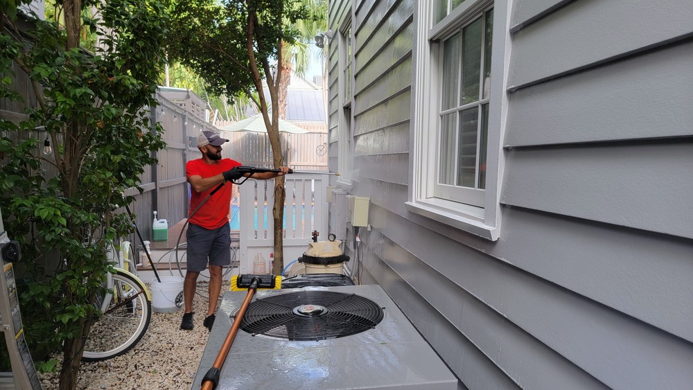 https://leoservecleaning.com/wp-content/uploads/2024/10/20211101_101226.jpg