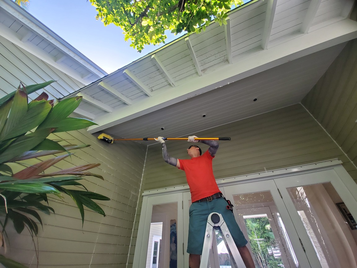 https://leoservecleaning.com/wp-content/uploads/2024/10/20211109_1141211.jpg