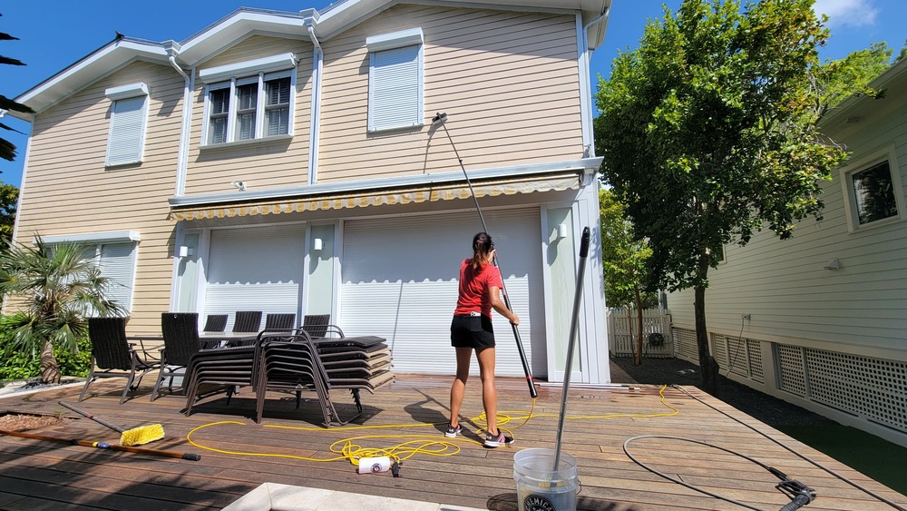 https://leoservecleaning.com/wp-content/uploads/2024/10/20220505_105444.jpg