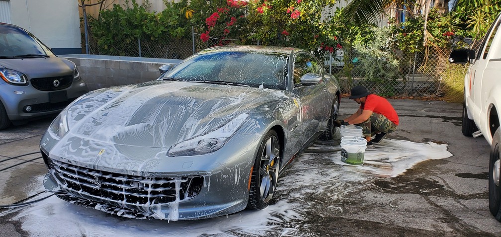 Car cleaning leoserve