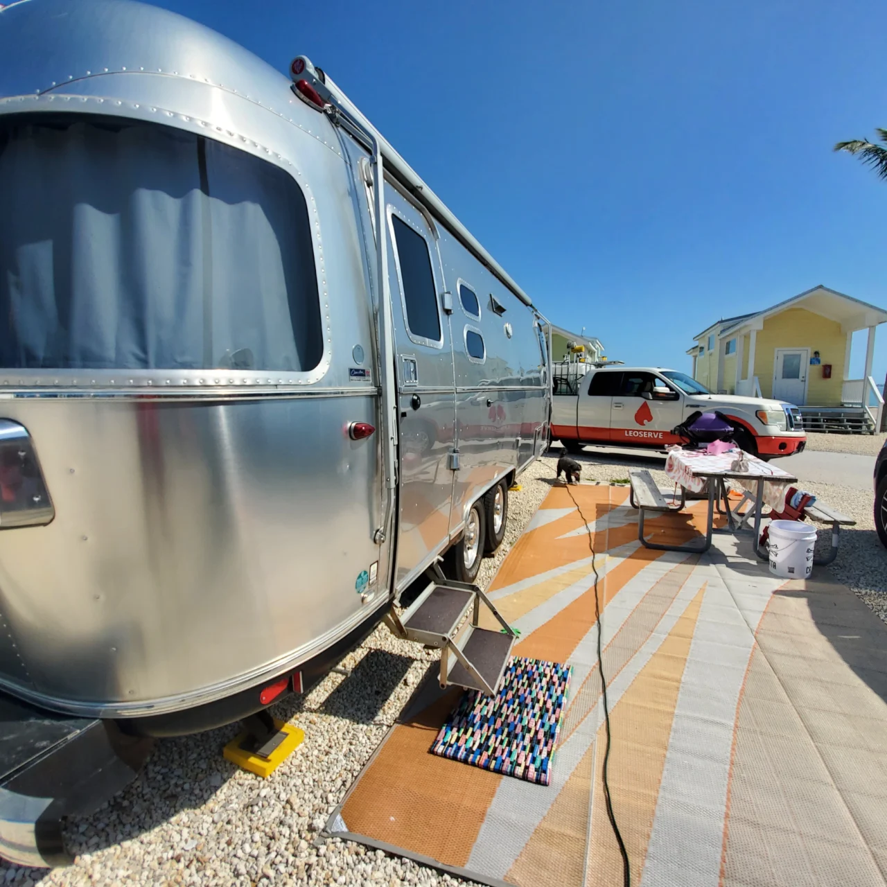 https://leoservecleaning.com/wp-content/uploads/2025/09/Airstream-1280x1280.webp