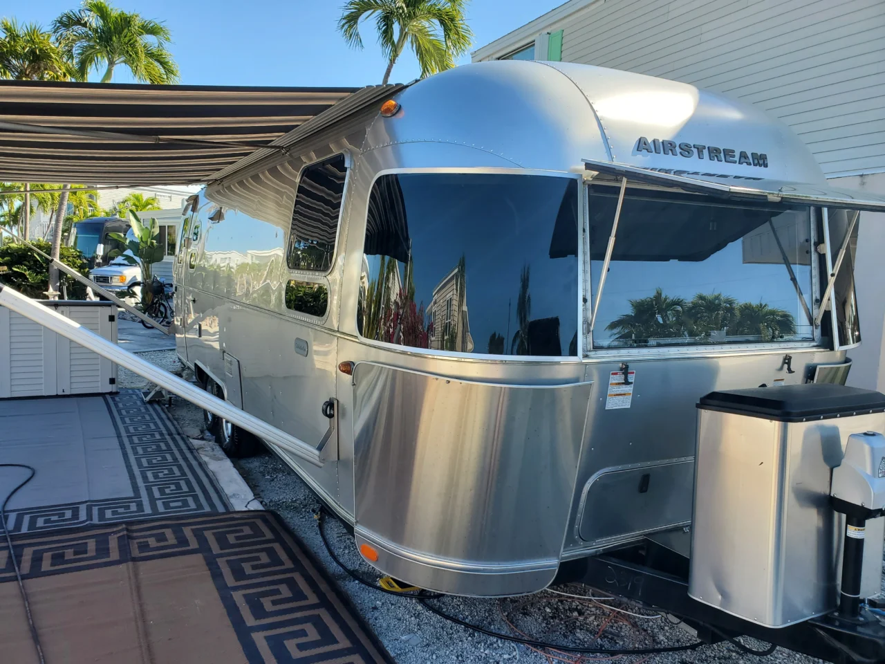 Airstream detailing leoserve