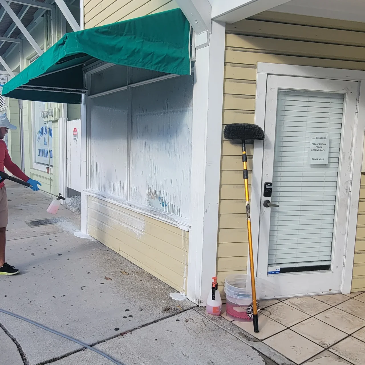 https://leoservecleaning.com/wp-content/uploads/2025/09/leoservecleaning-12-1280x1280.webp